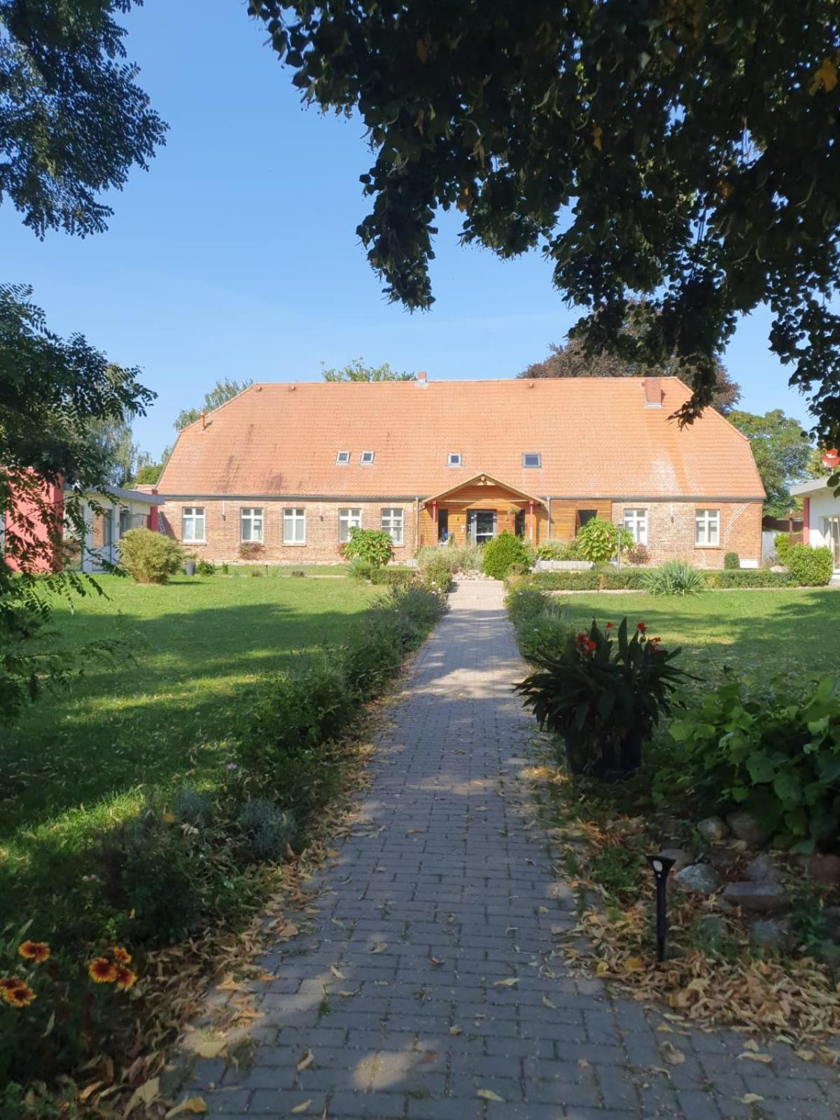 Hotelpension Pfarrhaus Alt Schwerin Extérieur photo